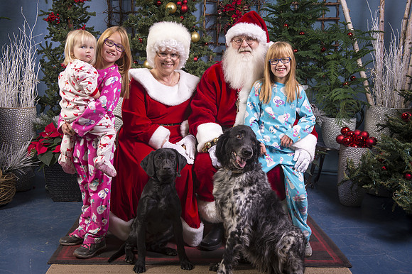 14Nov15-CDHS_Santa_Paws-034