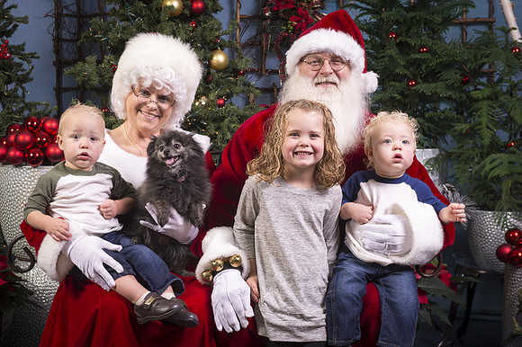 14Nov15-CDHS_Santa_Paws-039