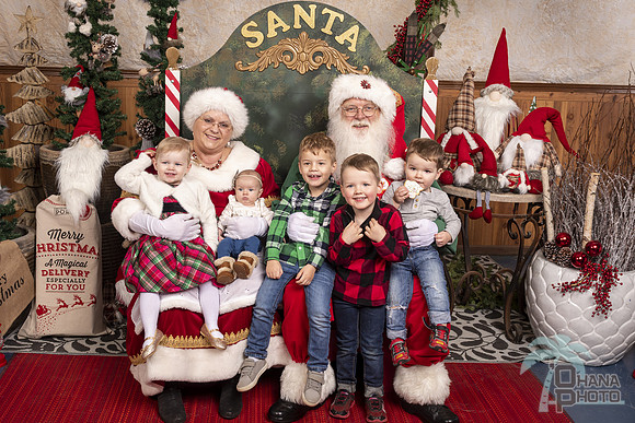 SantaPaws2019-0825